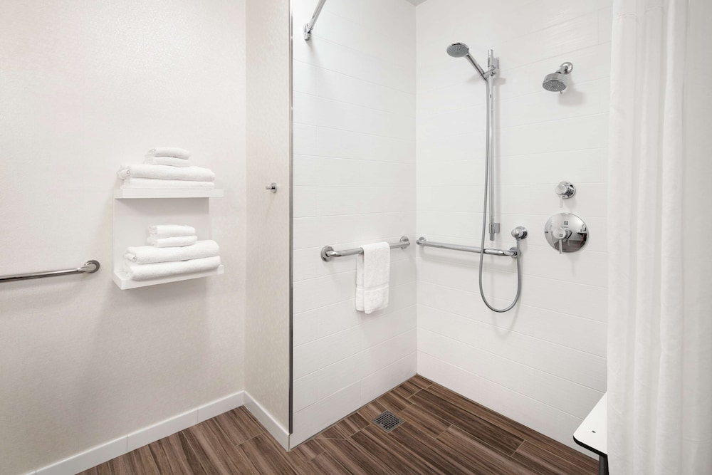 Hampton Inn & Suites Anaheim - Garden Grove 19/44