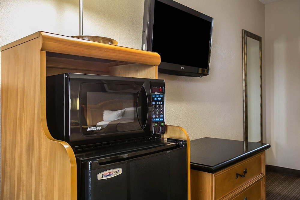 Quality Inn Hartsville 18/37