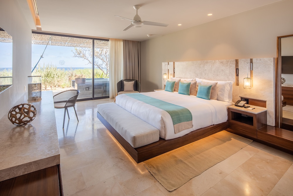 The Club at Solaz Luxury Villas 25/70