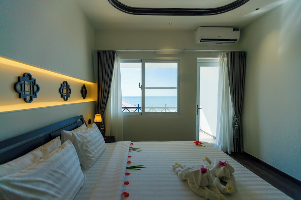 EXECUTIVE, SUITE