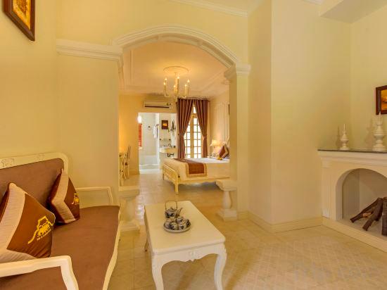 Palace, Suite, Double or Twin Bed, Pool View