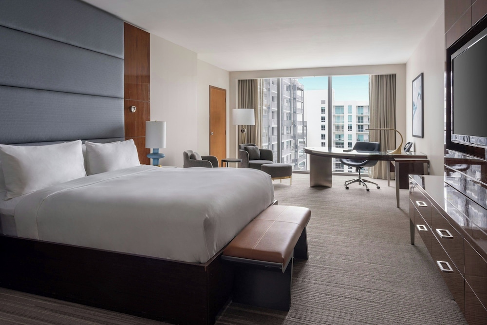 ROOM, KING BED, CITY VIEW