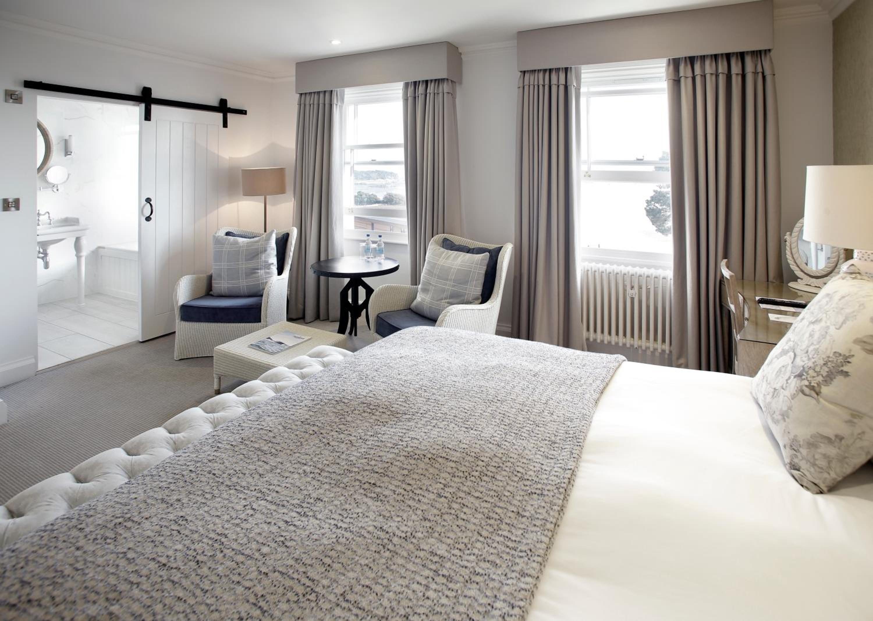 Deluxe, Double Bed, Harbour View 5/9