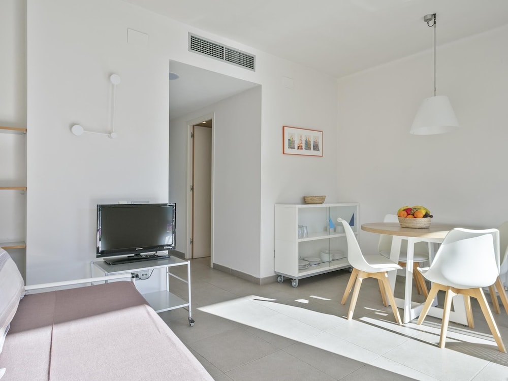 Castellmar Apartments 38/57