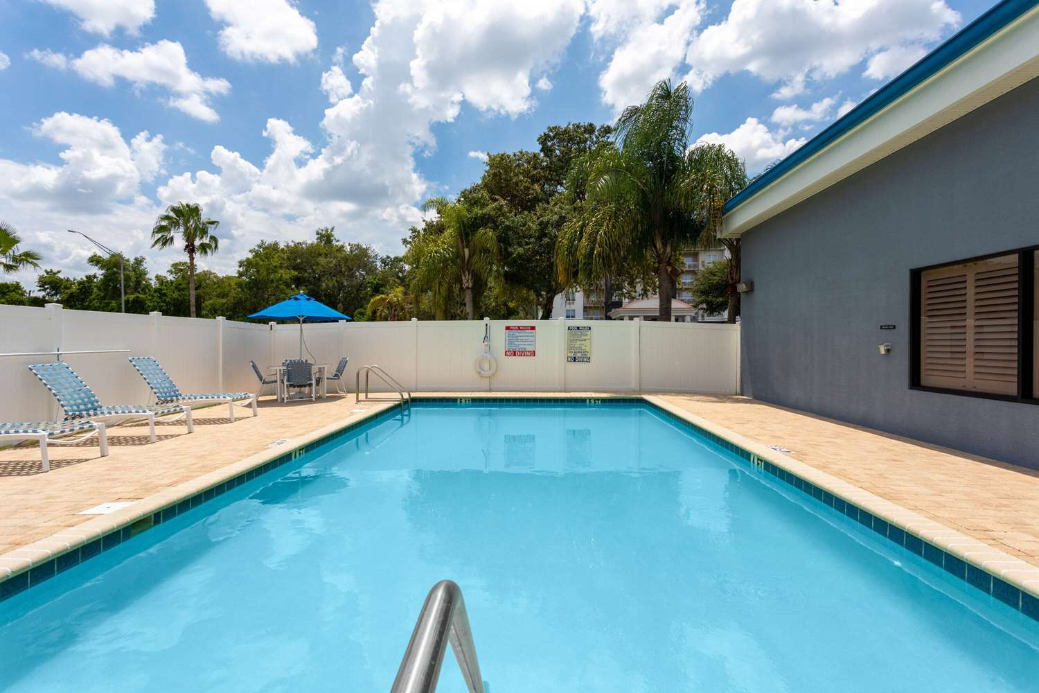Days Inn & Suites by Wyndham Lakeland 49/85