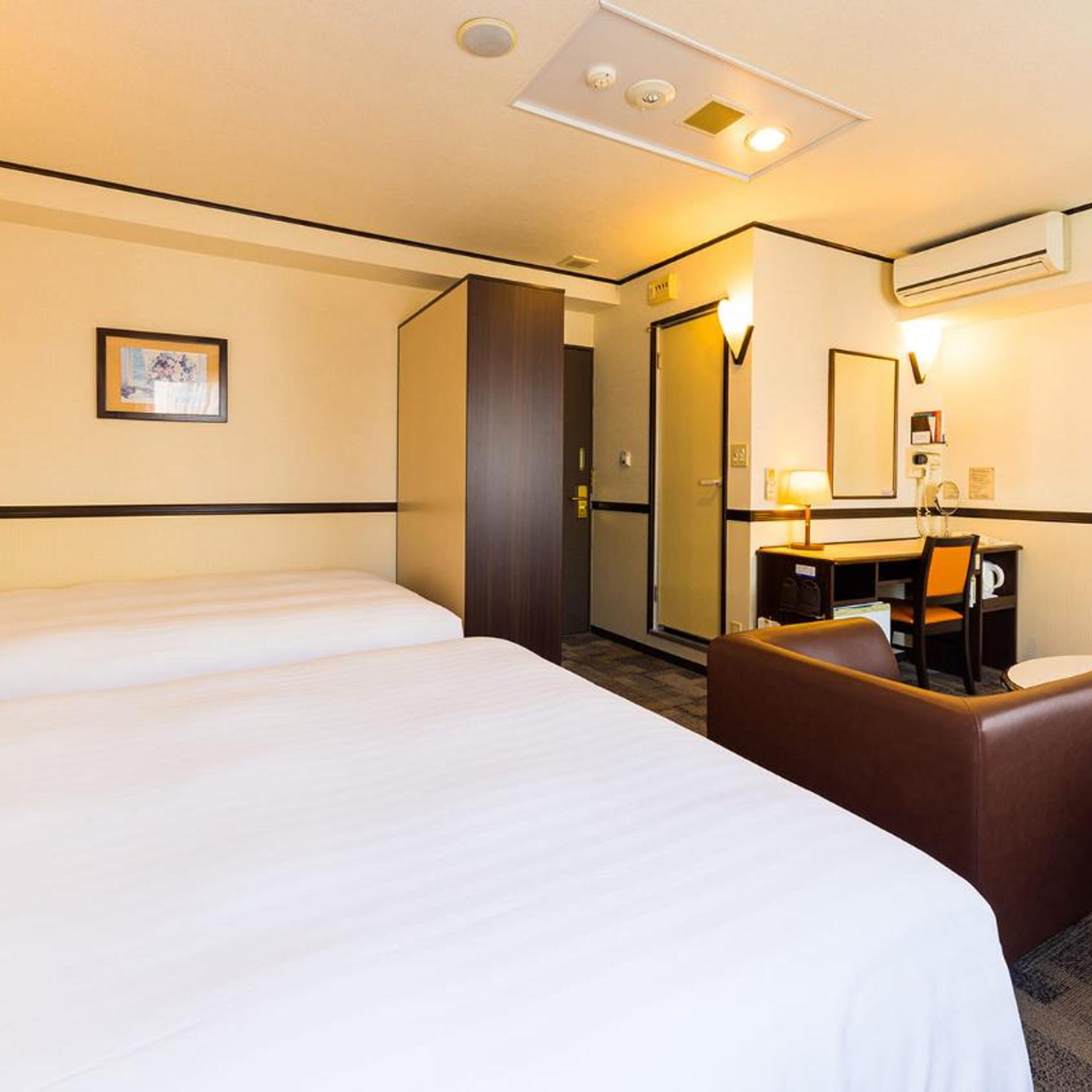 Deluxe, Twin Beds, Electronic Cigarette Only