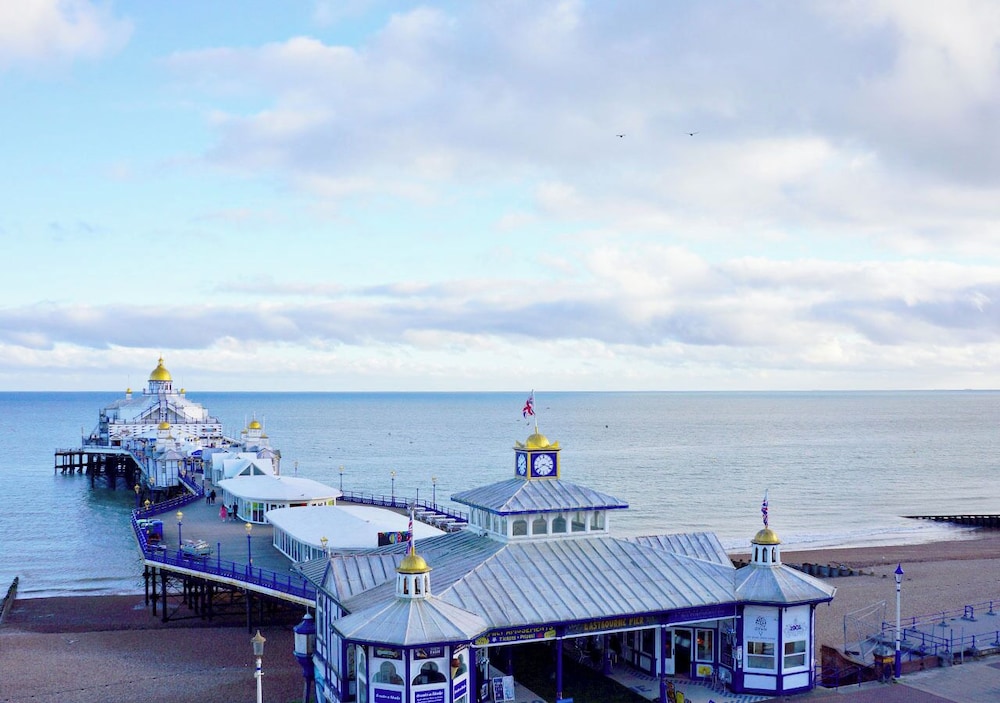 The Pier Hotel 68/80