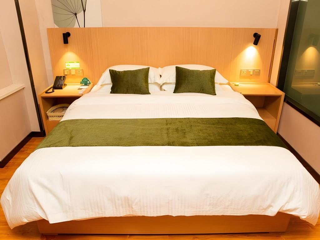GreenTree Inn Pingliang Jinding Times Square 15/23