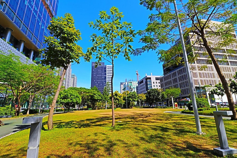 Oasis Regency At Fort Victoria 24/30
