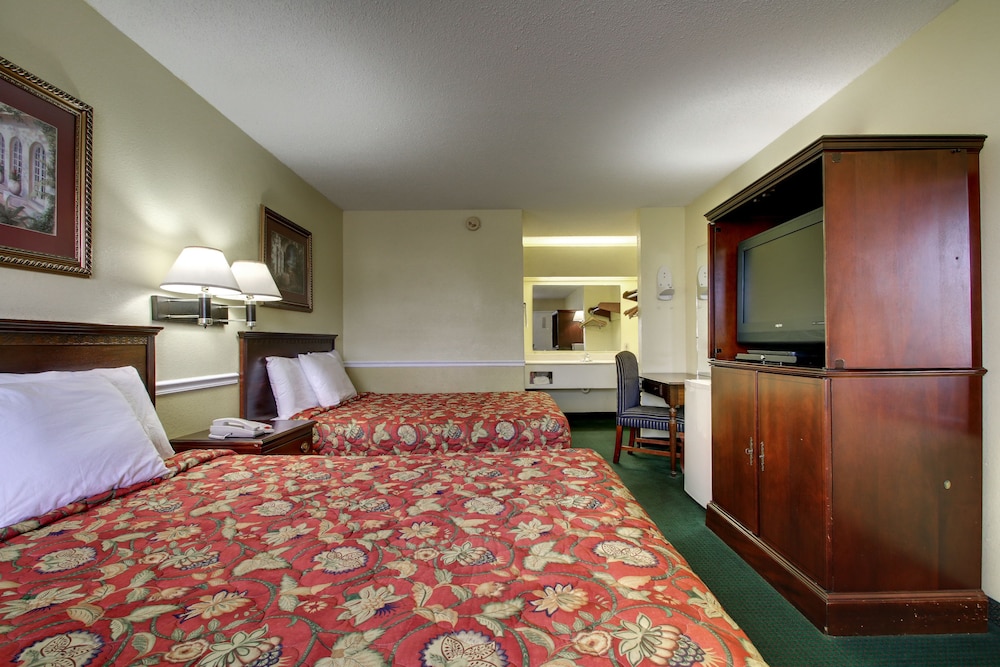 STANDARD, 2 QUEEN BEDS, SMOKING
