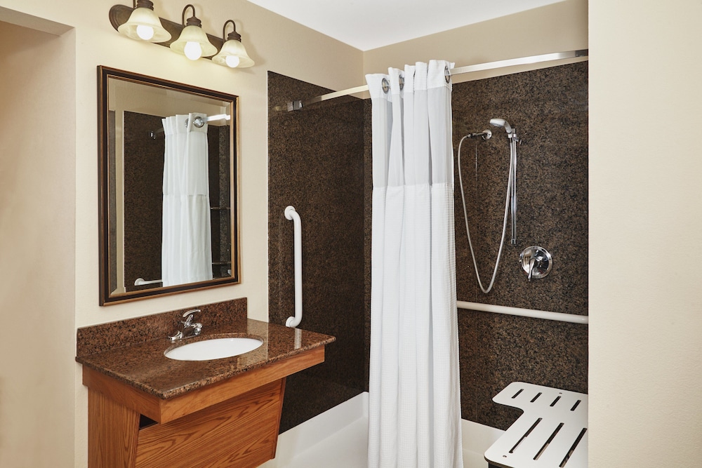 Staybridge Suites Milwaukee Airport South 12/53