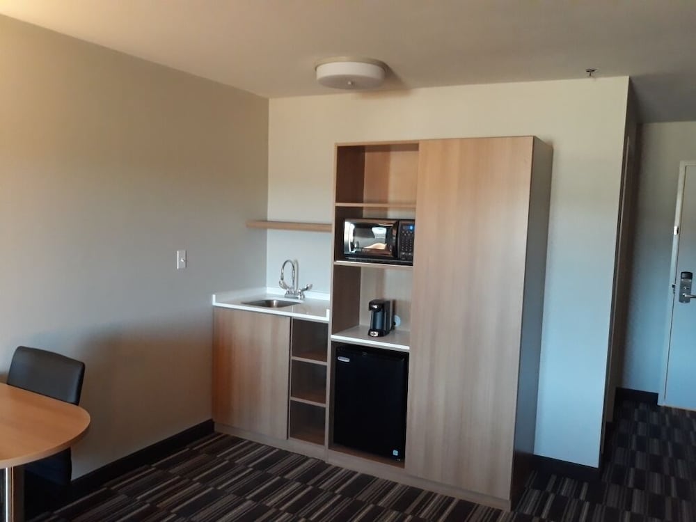 Microtel Inn & Suites by Wyndham Woodland Park 6/33