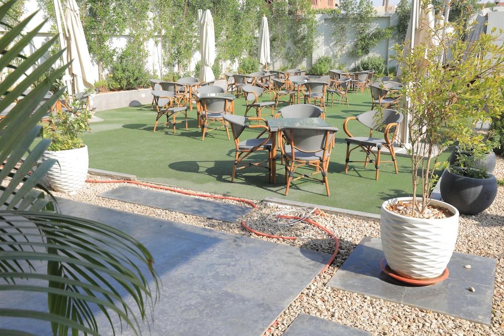 Pyramids Oasis Hotel 42/48