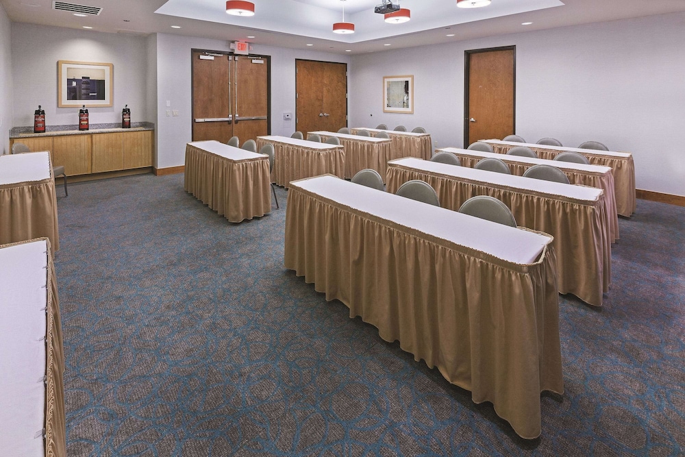 La Quinta Inn & Suites by Wyndham Austin NW/Lakeline Mall 36/44