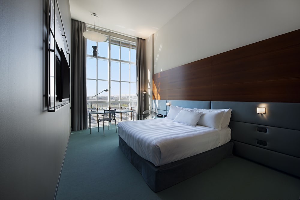 GUEST ROOM, QUEEN BED, SOFA