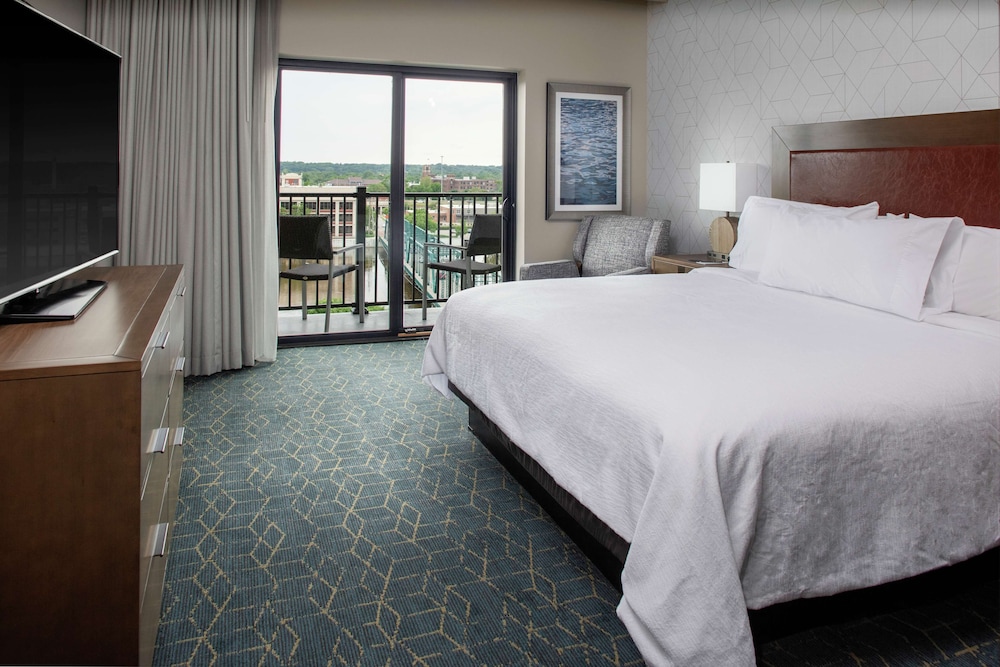 Embassy Suites by Hilton Grand Rapids Downtown, MI 23/59