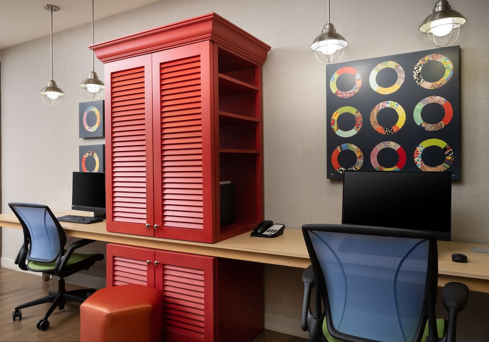 Home2 Suites by Hilton Charleston Airport Convention Center 40/44