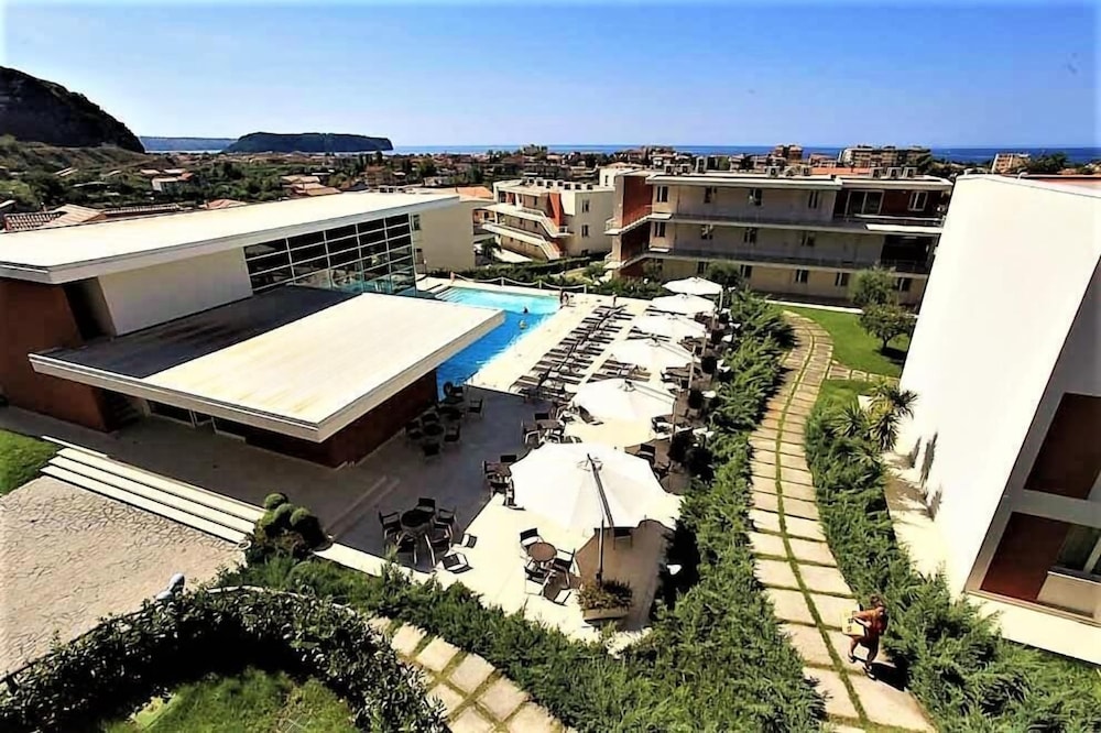 SPORTING CLUB RESORT 10/48