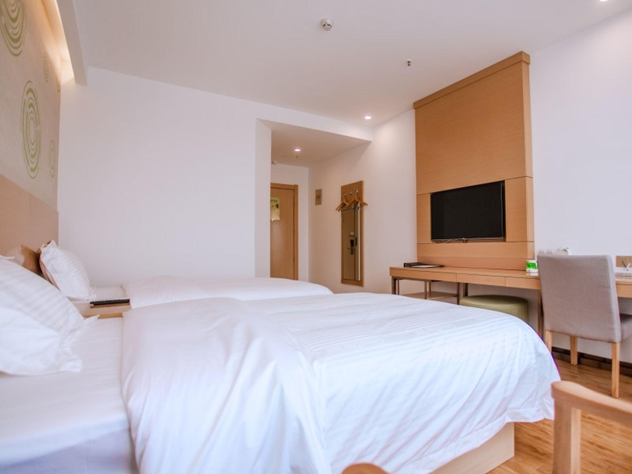 ROOM, TWIN BEDS