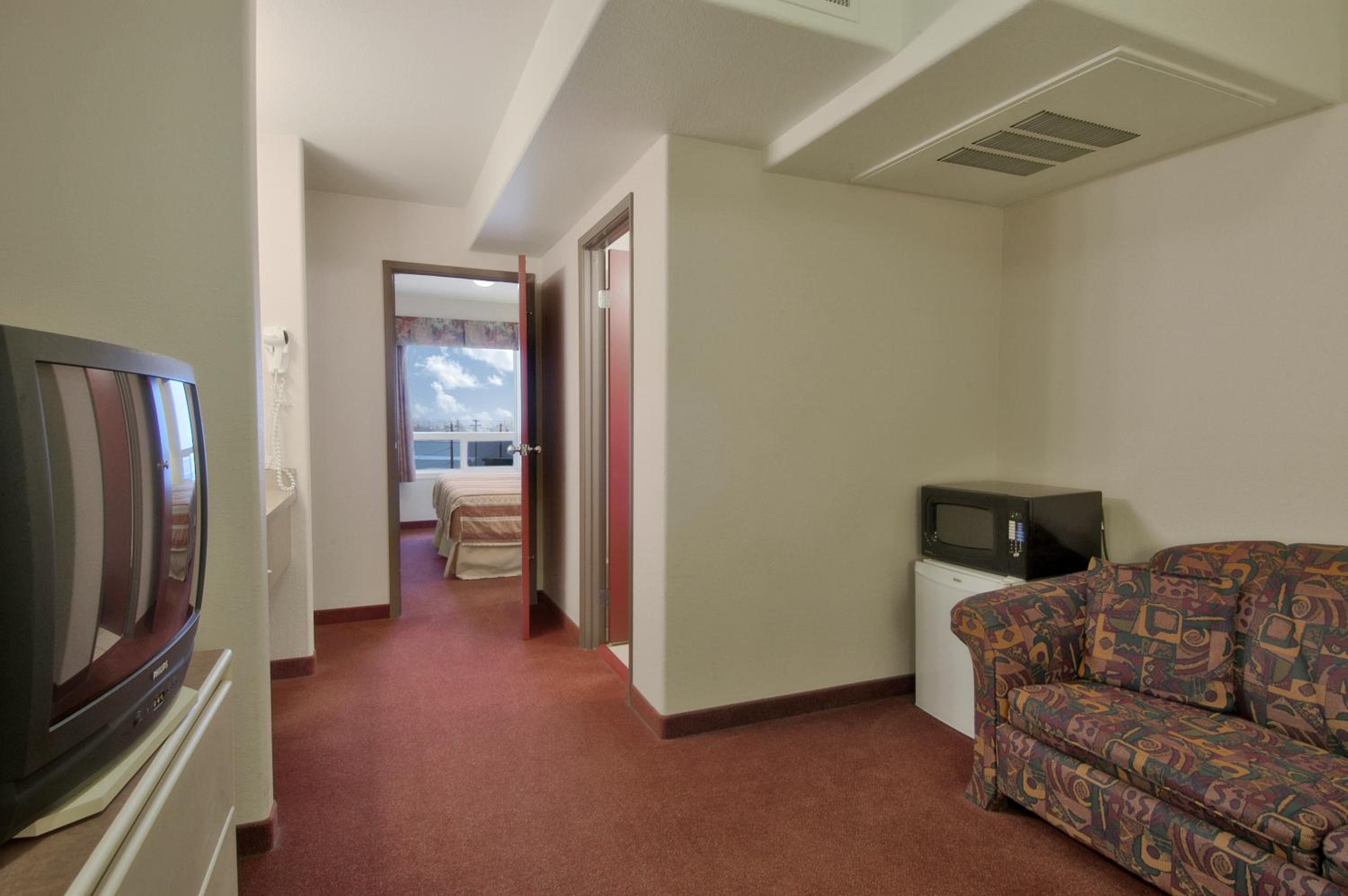 Super 8 by Wyndham Yellowknife 25/39