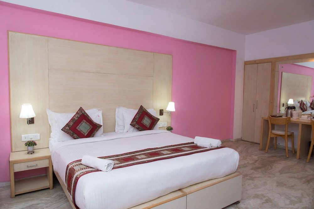 HOTEL GORBANDH 12/48