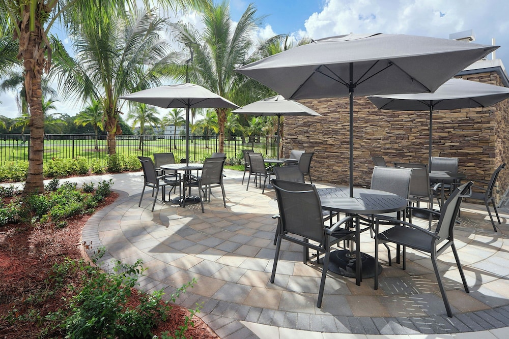 Fairfield Inn & Suites Fort Lauderdale Northwest 17/27