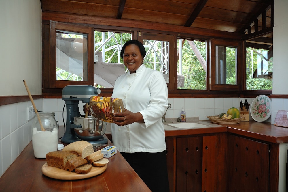 SPRING HOUSE BEQUIA 27/50