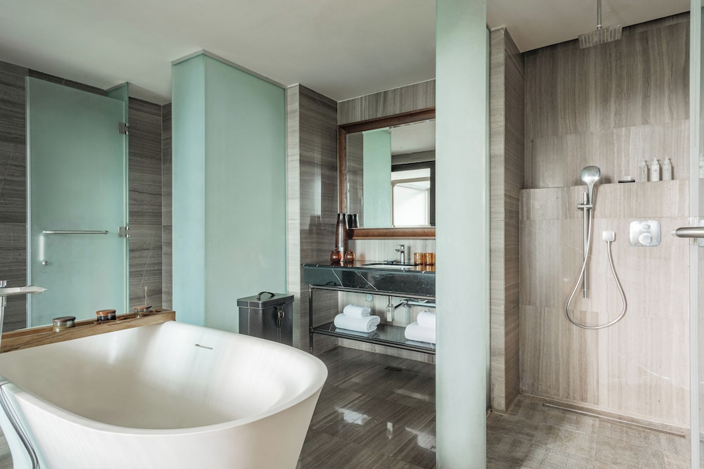 2 Bedrooms, Red Level, Grand, Suite, King and Twin Beds