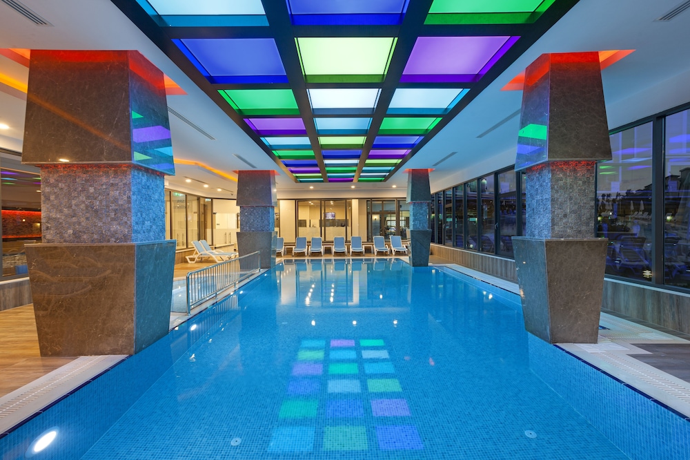 Luna Blanca Resort & Spa 24/50