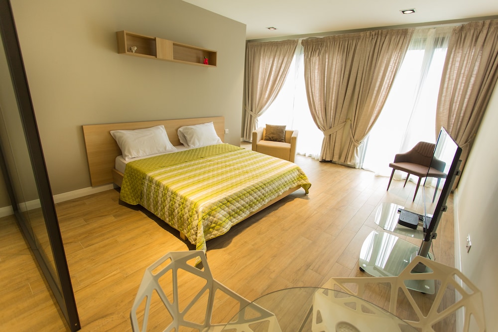 Accra Luxury Apartments Cantonments (Ex A-Lux Apartments) 14/80