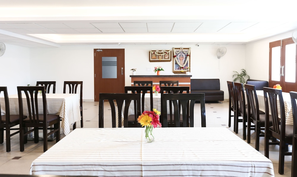Treebo Akshaya Mahal Inn 26/46