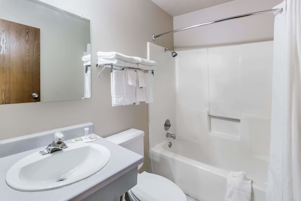 Super 8 By Wyndham Madison 14/22