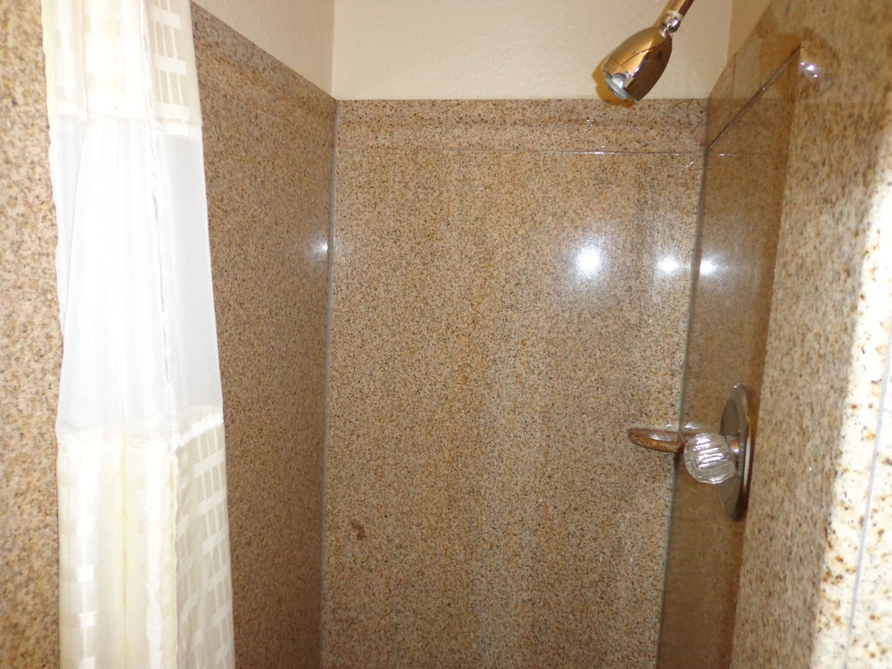 Economy Inn Express Warren 29/47