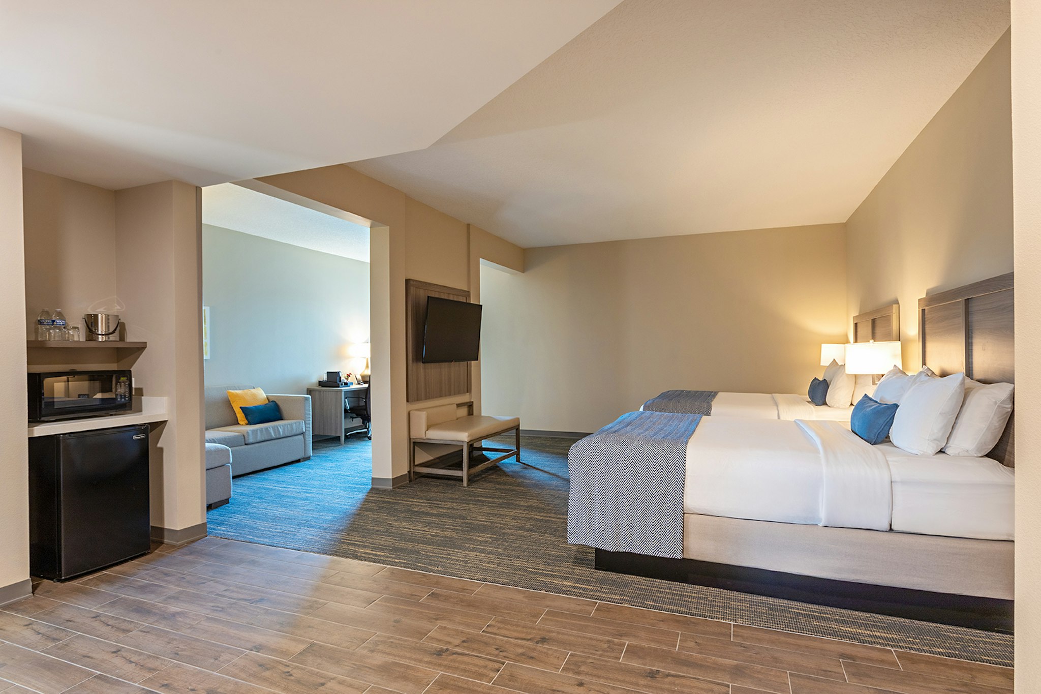Master, Suite, 2 Queen Beds