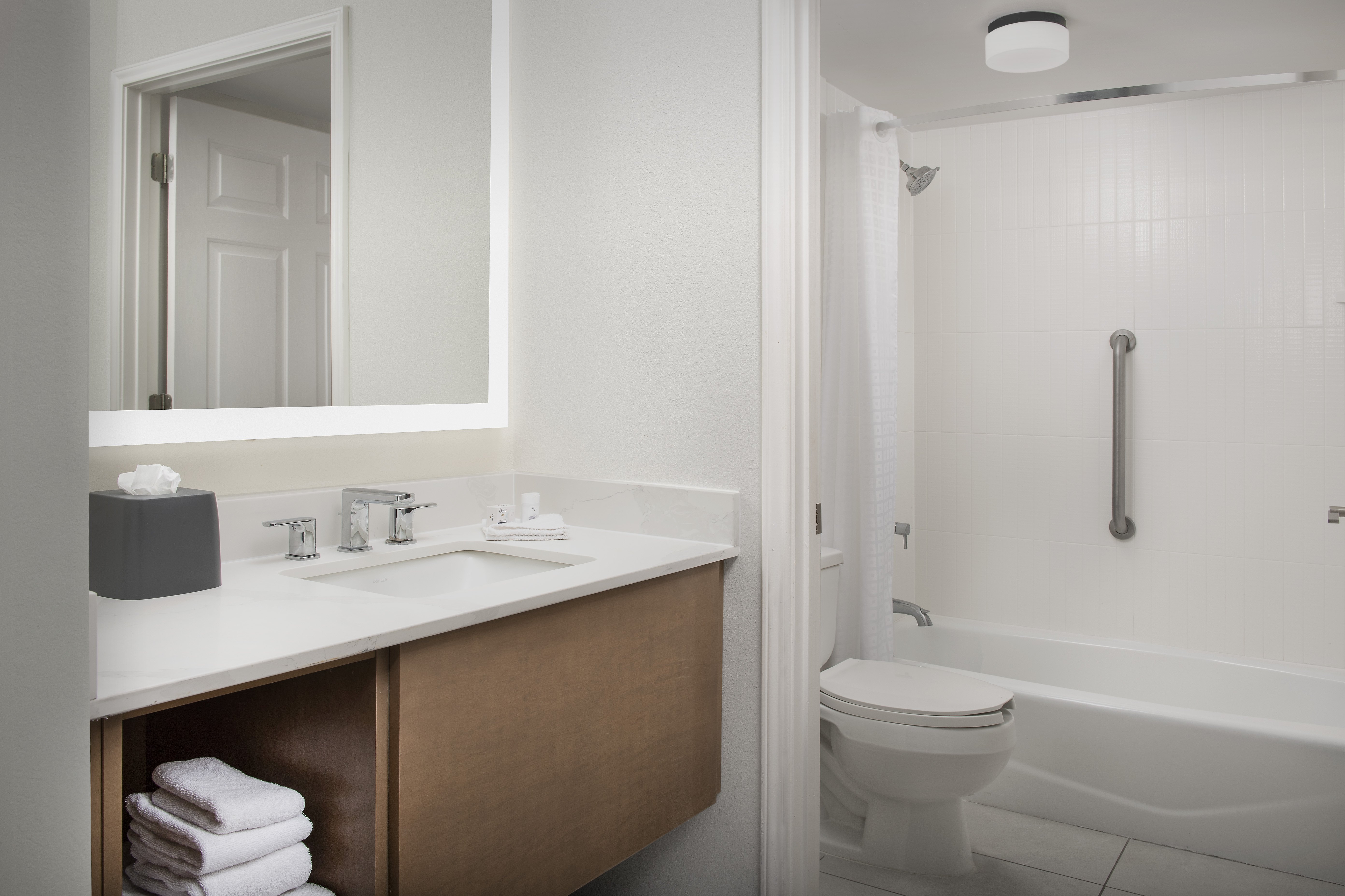 Staybridge Suites San Antonio-Airport 55/56