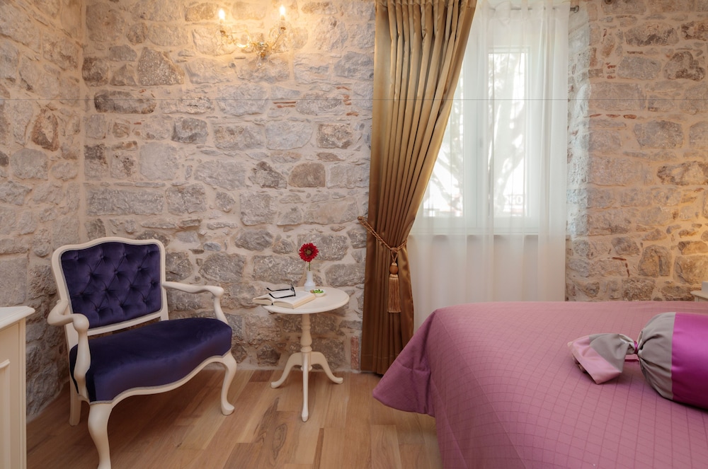 Priska Heritage Rooms 7/50
