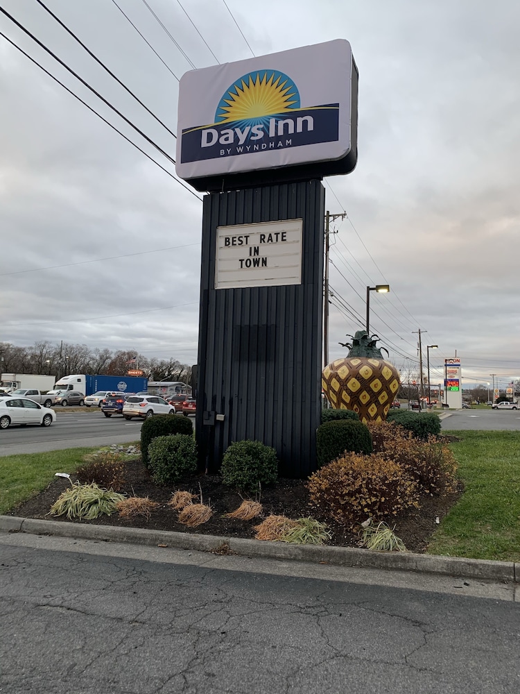 Days Inn by Wyndham Winchester North 1/57