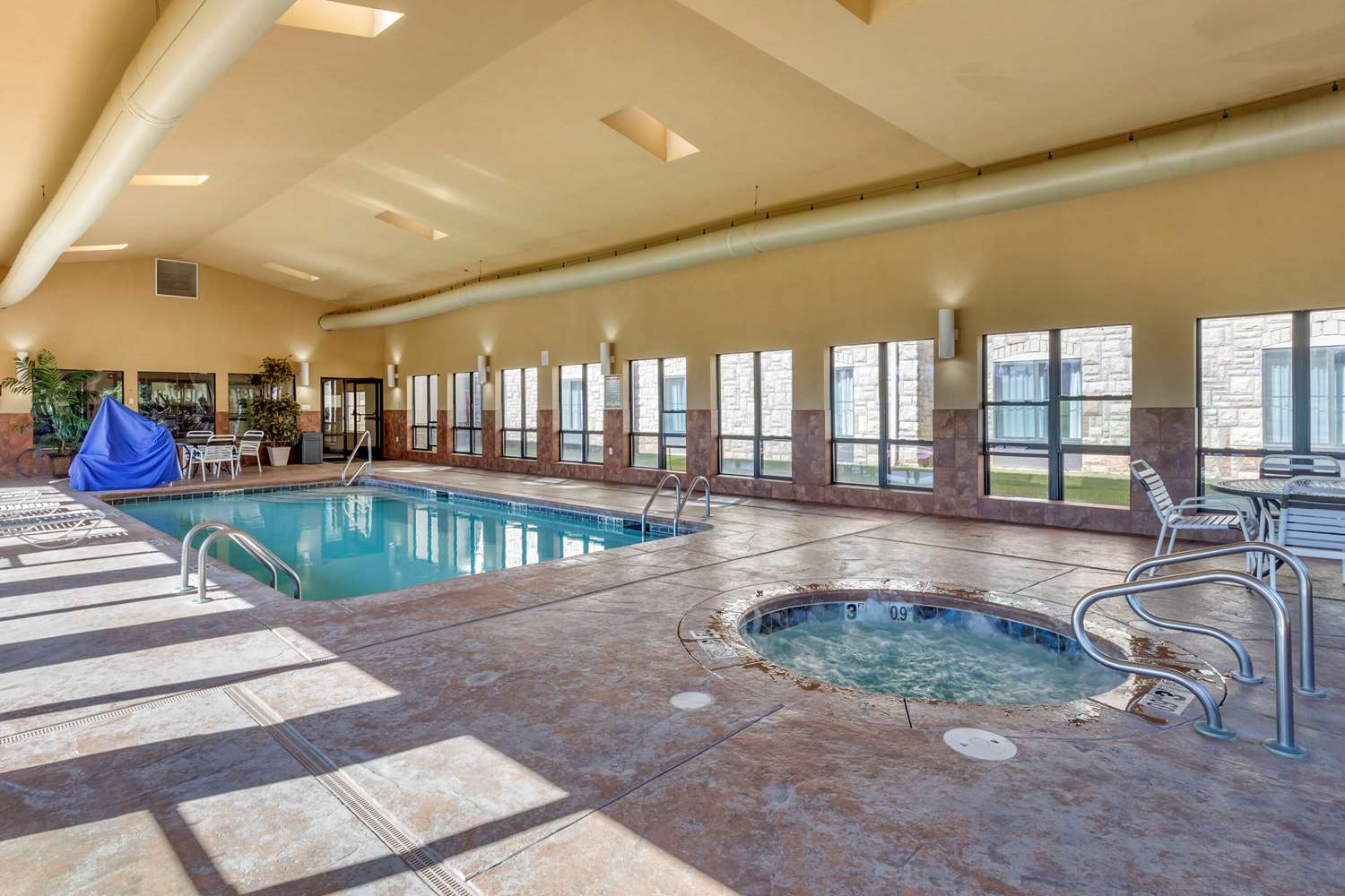 Comfort Inn & Suites Russellville I-40 12/21