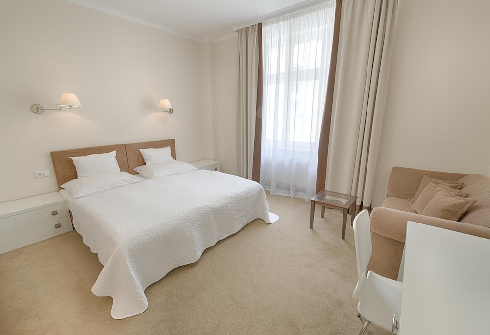 STANDARD, DOUBLE BED, COURTYARD VIEW