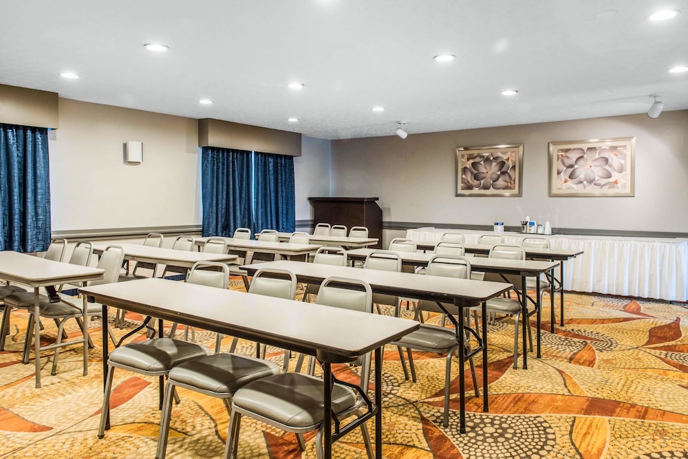 Quality Inn Austintown-Youngstown West 30/35