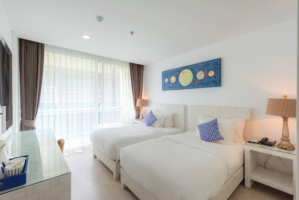 DELUXE, TWIN BEDS
