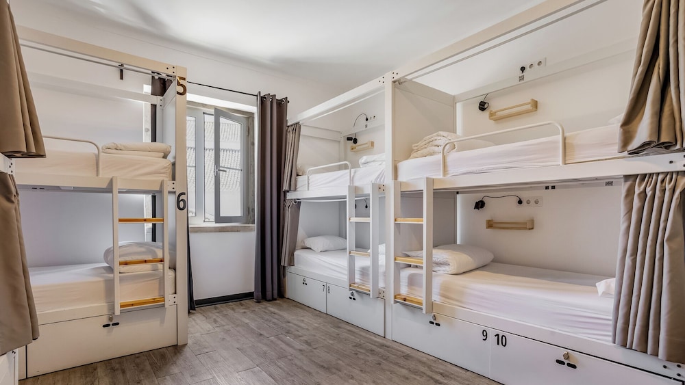 MIXED DORM, 10 BEDS, 5 BUNK BEDS