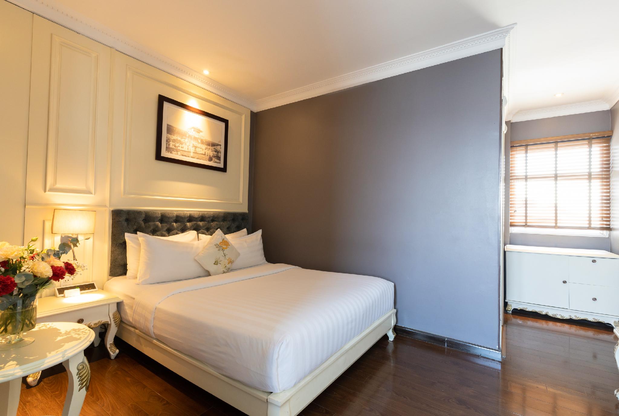 Premier, Queen Bed