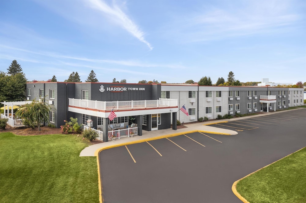 Harbor Town Inn, BW Signature Collection 55/59