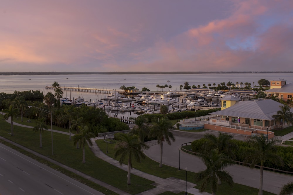 SpringHill Suites by Marriott Punta Gorda Harborside 15/35