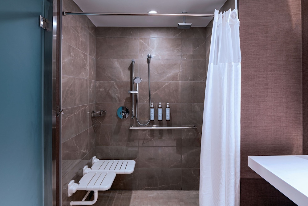 Ac Hotel By Marriott Waco Downtown 50/50