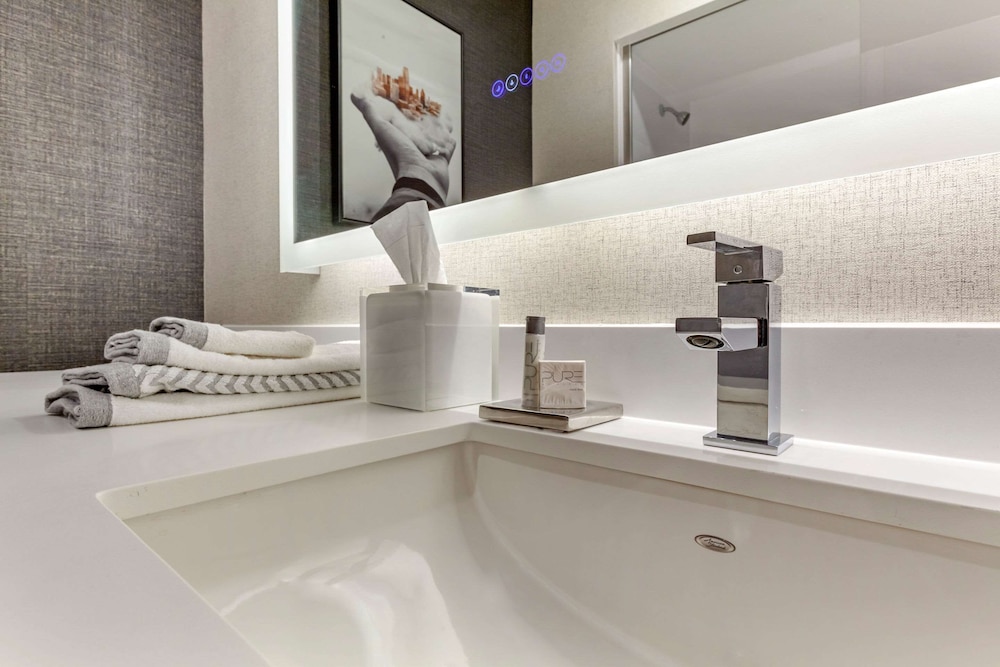 Cambria Hotel Richardson Dallas 9/50