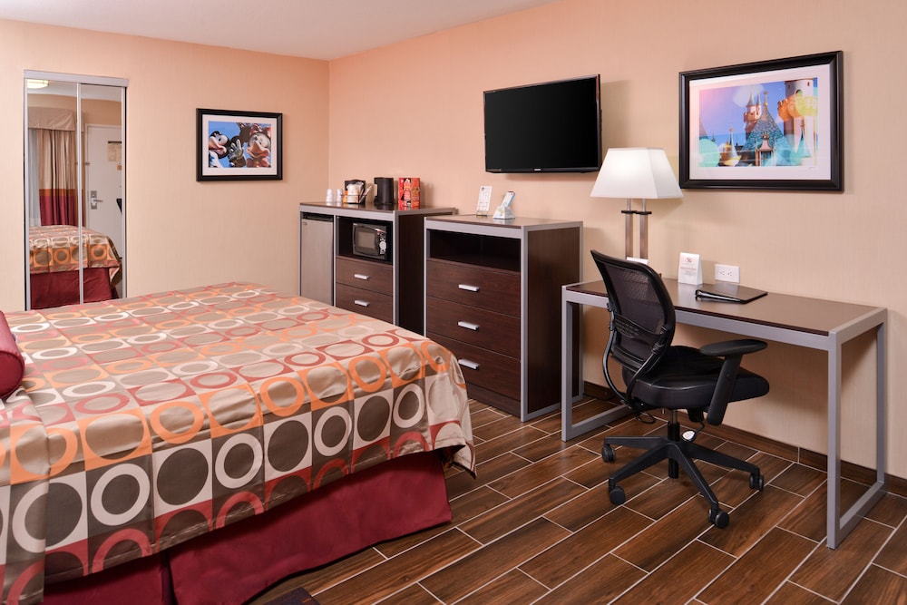 Best Western Plus Raffles Inn & Suites 32/34