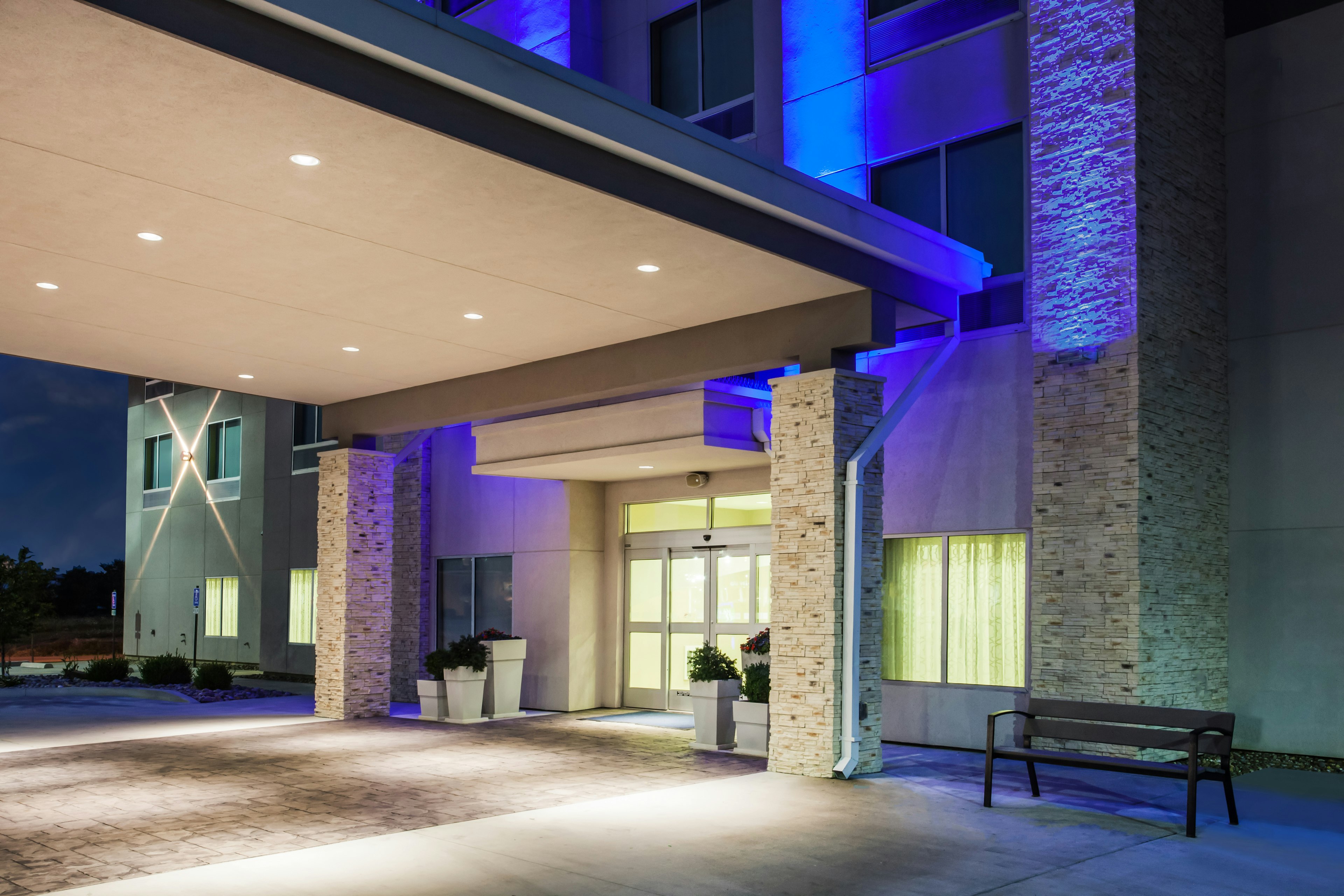 Holiday Inn Express Suites Litchfield West 4/56
