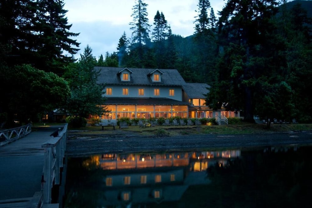 Lake Crescent Lodge 2/50